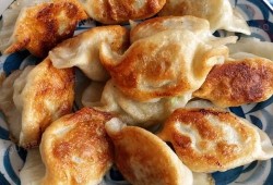  熟饺子怎么煎「冻的熟饺子怎么煎」