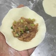  香葱猪肉饺子怎么做「香葱猪肉馅包子的做法窍门」