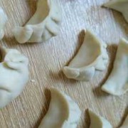 饺子皮是用低筋面粉吗（饺子皮用高筋还是低筋）