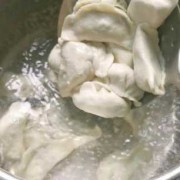  速冻的饺子怎么解冻「速冻的饺子怎么解冻快」