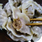  洋葱肉水饺馅怎么调好吃「洋葱肉包饺子的做法」