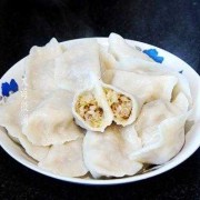  酸菜包饺子怎么调馅好吃「酸菜馅饺子如何包」