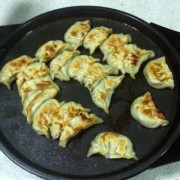  电饼铛里怎样煎水饺「怎么用电饼铛煎水饺」