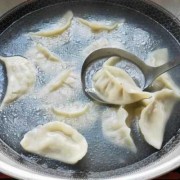 电饭煲怎么做速冻水饺（电饭煲怎么做速冻饺子）