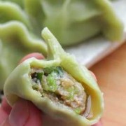 芹菜汁饺子图