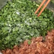  韭菜红萝卜饺子怎么做「韭菜红萝卜肉馅饺子怎么调馅」