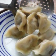 煮冰冻水饺不用放油吗（煮冰冻水饺不用放油吗为什么）