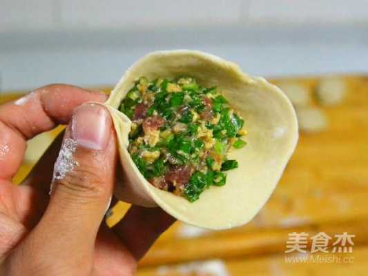 饺子皮三鲜包子（饺子皮三鲜馅饼的做法）  第2张