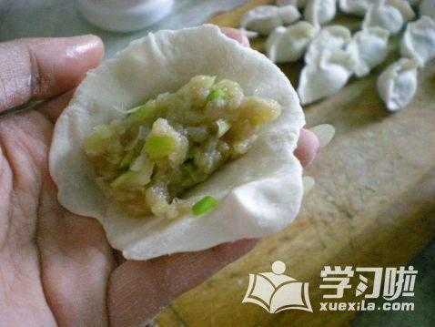 鲤鱼包饺子怎样去骨（鲤鱼饺子馅怎么做）  第2张