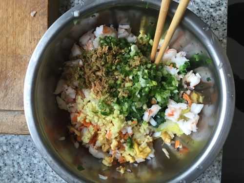 怎样制作鲜虾饺子馅,鲜虾饺子馅怎么做才鲜嫩好吃视频  第2张