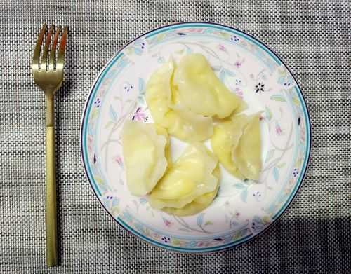 榴莲和饺子皮-榴莲饺子皮制作方法  第1张