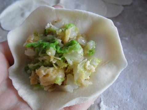 白菜虾肉饺子馅怎么做好吃 鲜虾白菜饺子  第2张